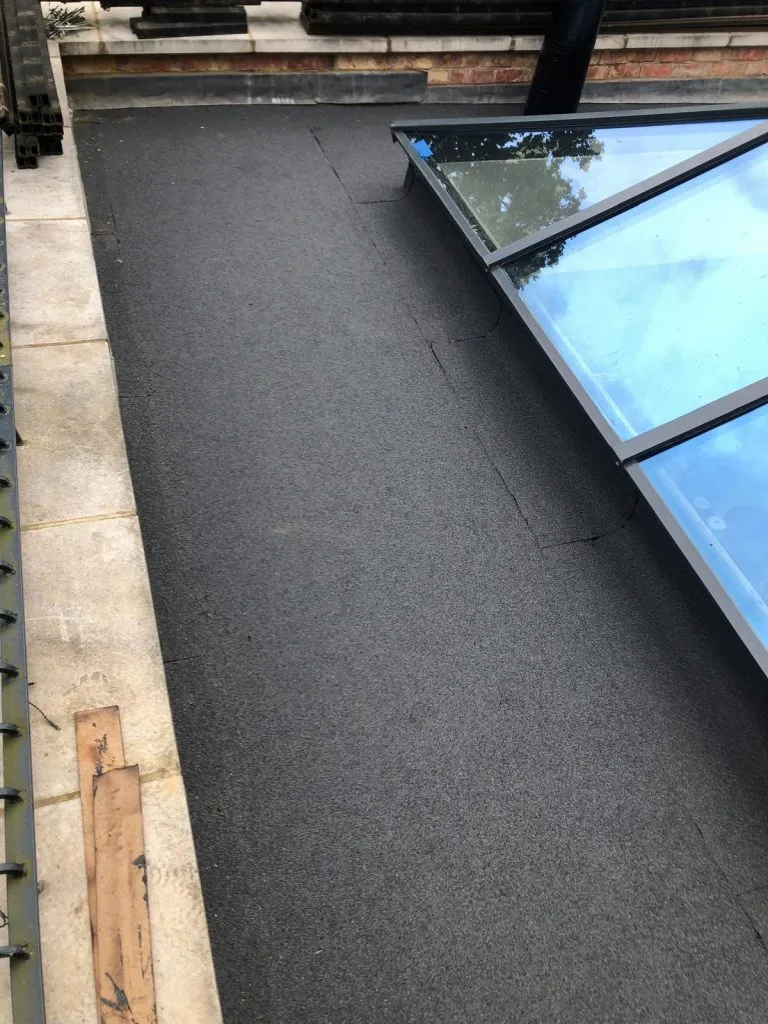 A flat roof with a skylight on top of it.